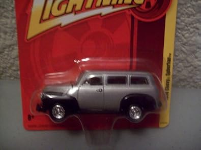 Johnny Lightning Forever 64 R1 1950 Chevy Suburban