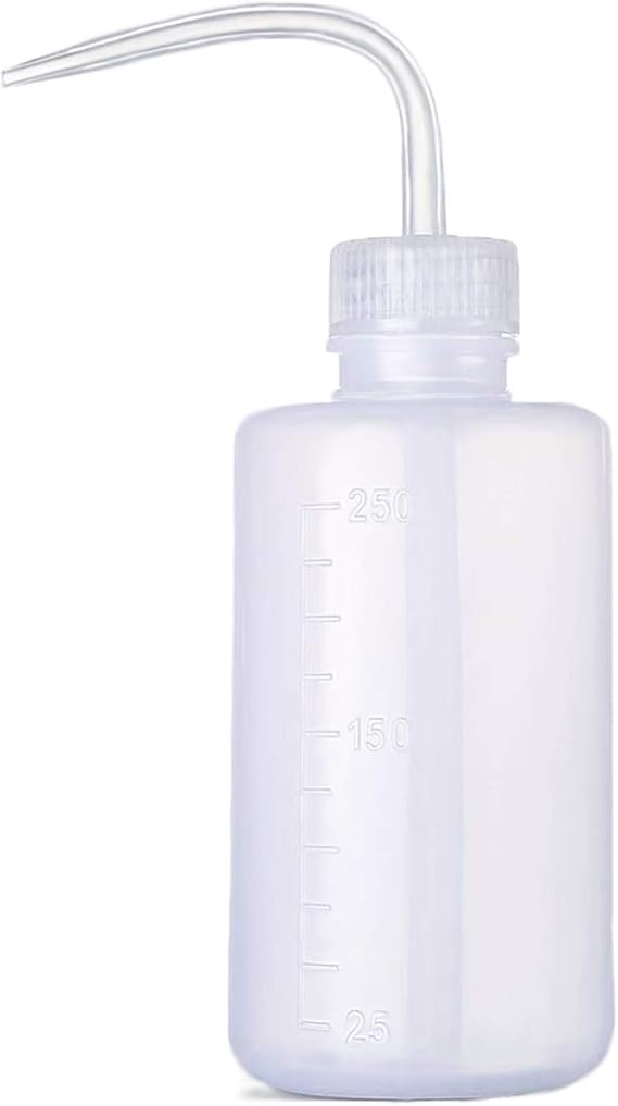 BEADNOVA Squeeze Plant Watering Bottle 250ml 8oz Small Wash Bottle Squeeze Plastic Watering Can for Indoor Plants Succulents (1pc)