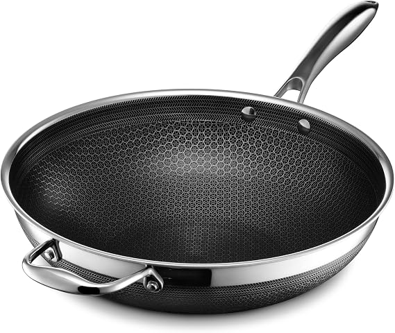 HexClad Hybrid Non-Stick Wok 30 cm Non-stick Coating Compatible with IH/Oven/Dishwasher Manufacturer Direct Sales Included Hex Clad | Handles stay cool and dishwasher and oven safe up to 1000 degrees Fahrenheit. Suitable for all countertops